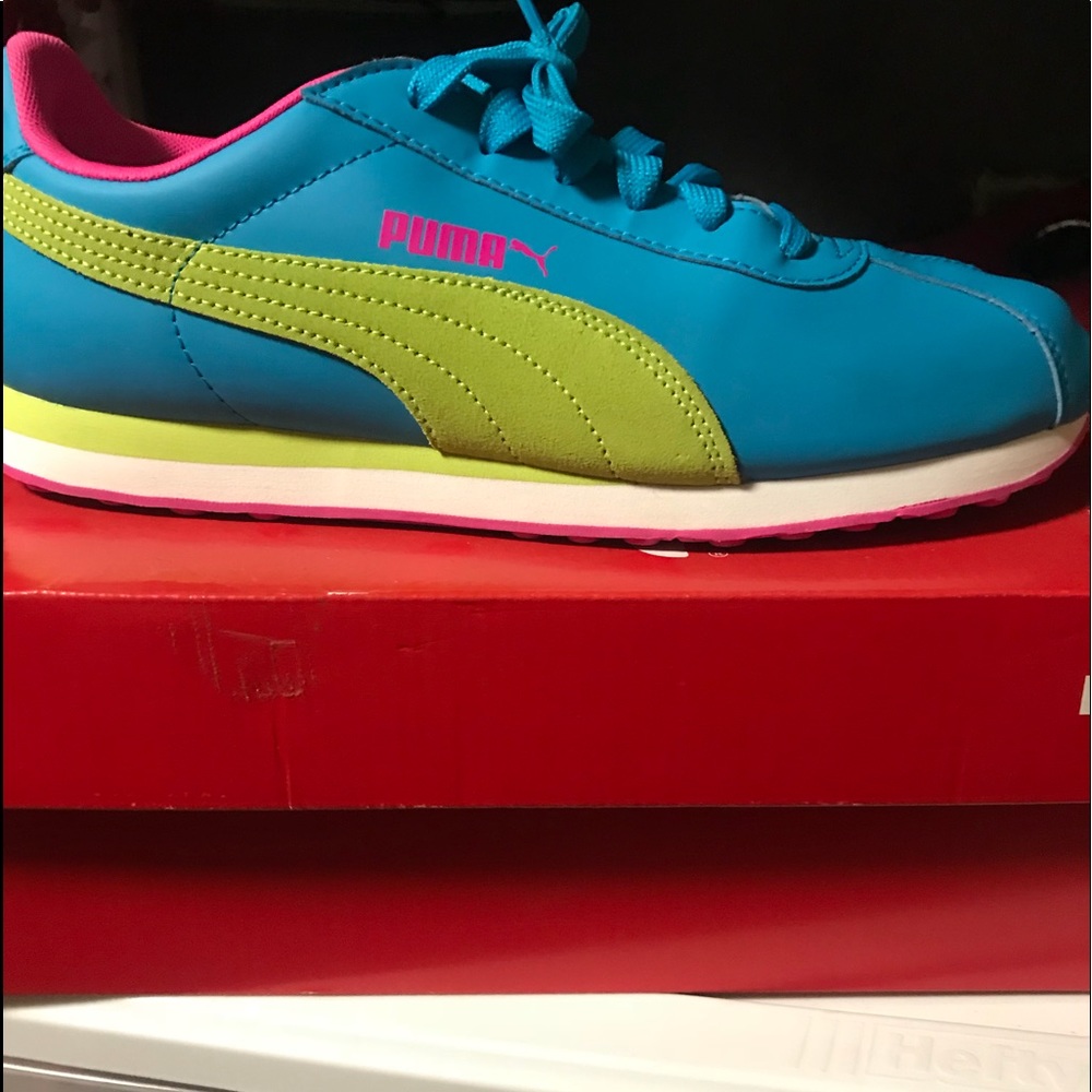 Teal/Green/Pink Women’s Puma 10
